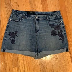 Vera Wang Size 14 cute stretch denim shorts
